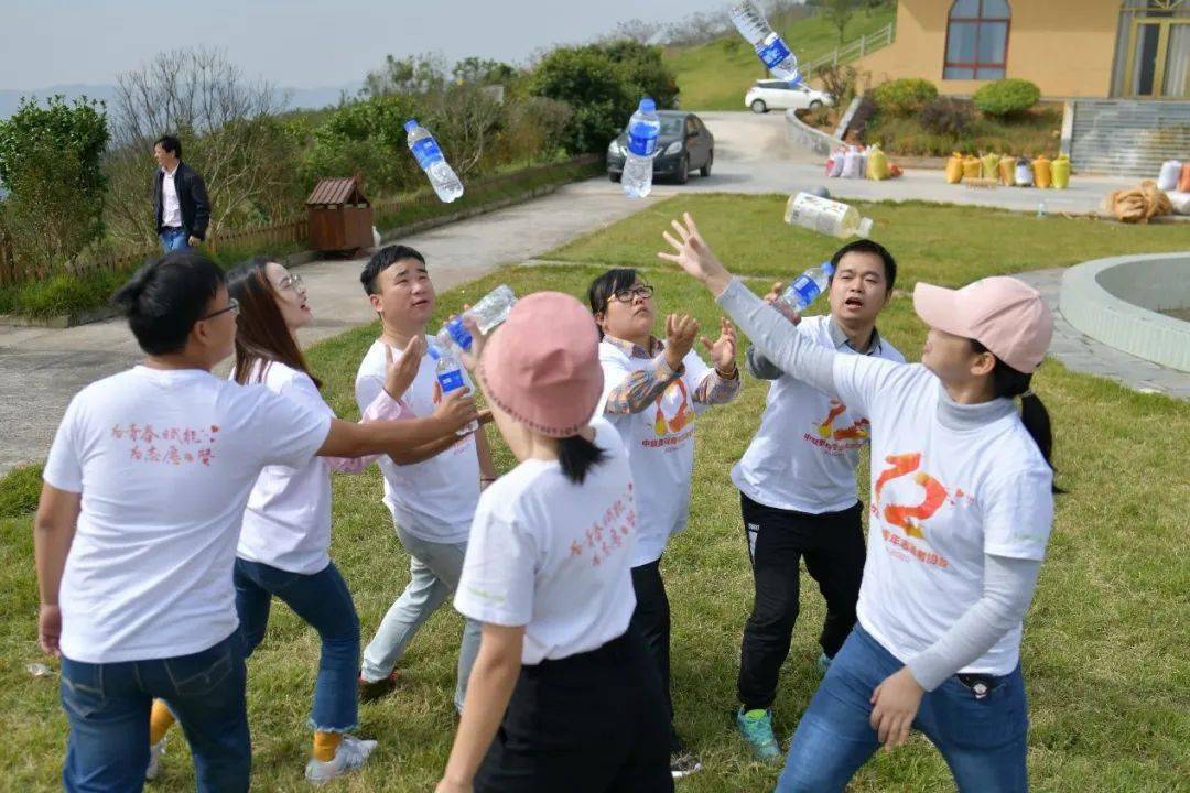 原地团体游戏有哪些_原地团建游戏_团体原地游戏