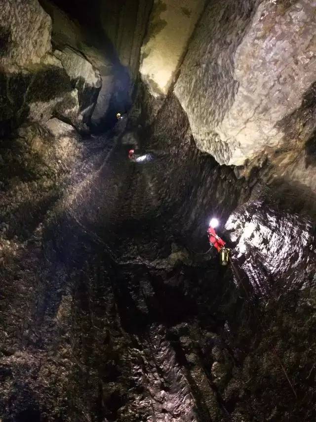神秘地底探险：揭开地下世界的面纱