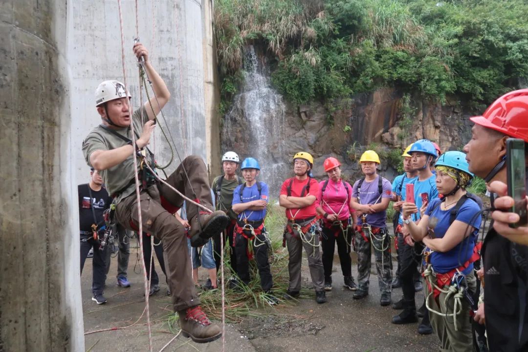 团队登山游戏百度英培训学校_登山队英语怎么说_英语登山