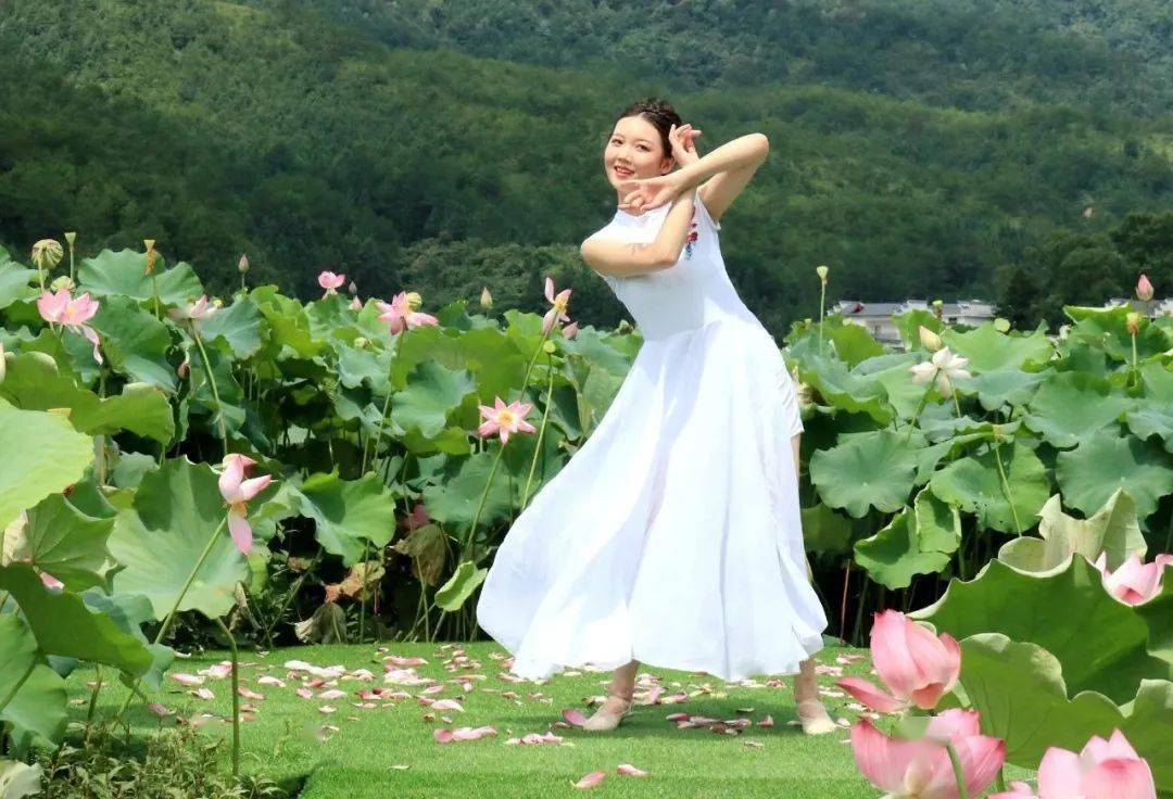 昆凌婚纱照_昆凌婚纱图片高清_昆凌婚纱牌子