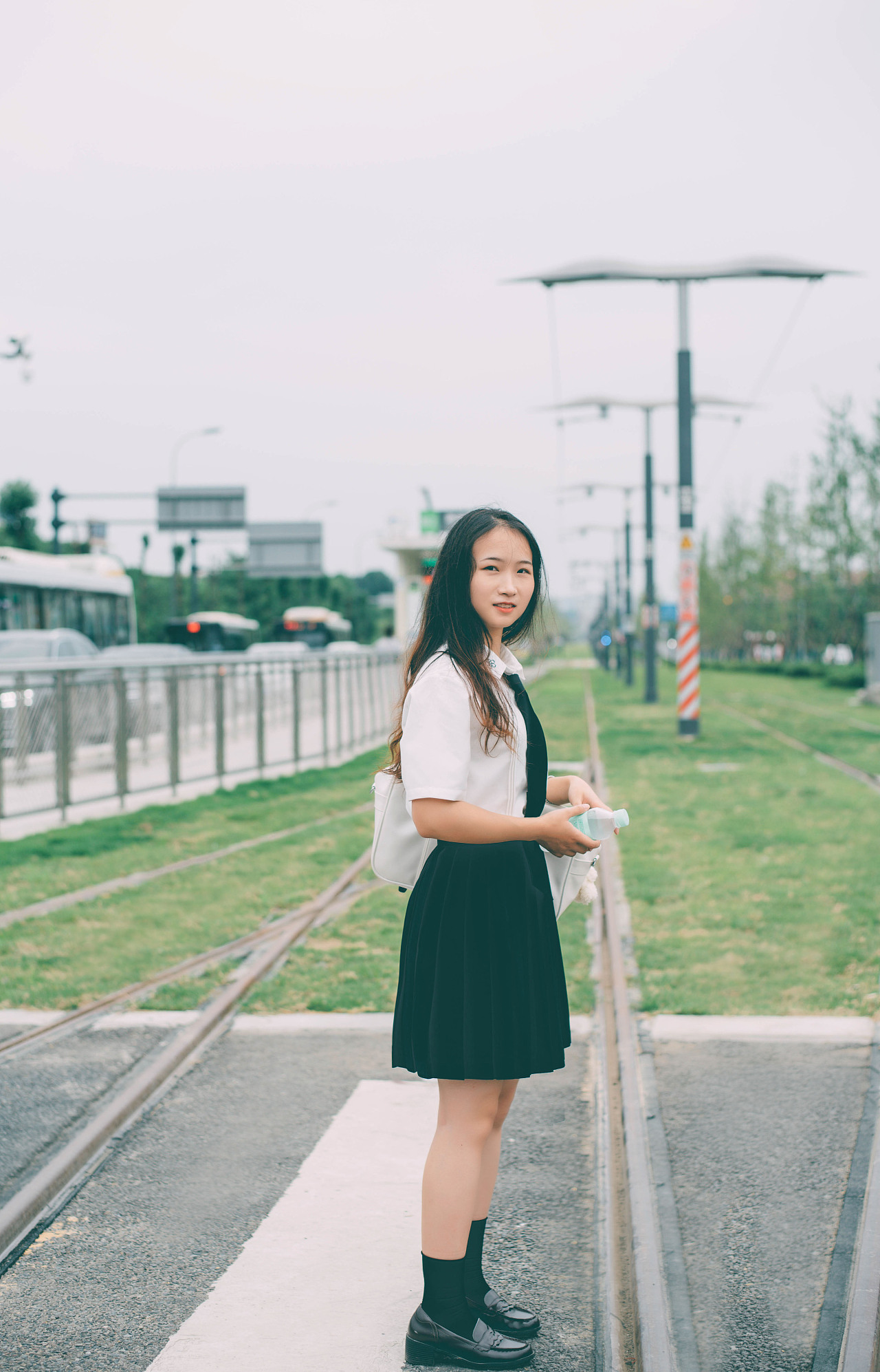 女孩上错车遇害案_电车上的女孩_上天天向上的韩国小女孩