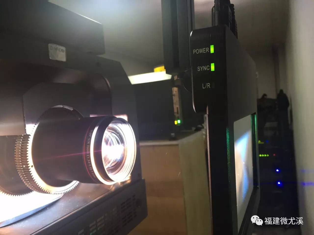 私人放映电影违法么_私人放映机_私人放映厅多大
