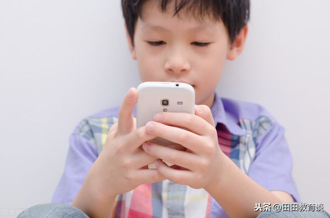 视频宝宝玩手机游戏叫什么_小孩玩手机游戏的视频_三岁半宝宝玩手机游戏视频