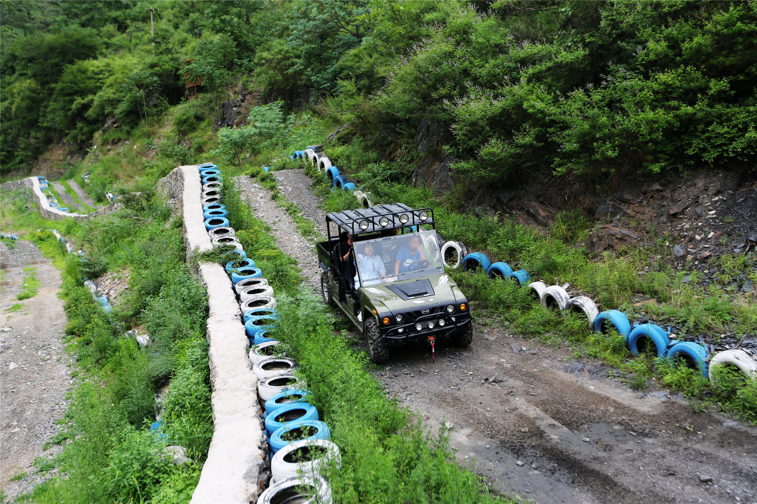 山地越野修改版_山地越野车小游戏_山地越野车游戏手机版