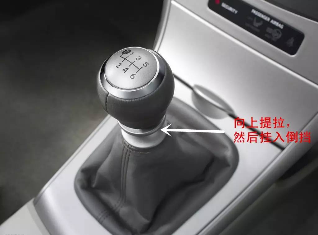 有挂挡的赛车游戏_赛车手挂档动作_手动挂挡的手机赛车游戏