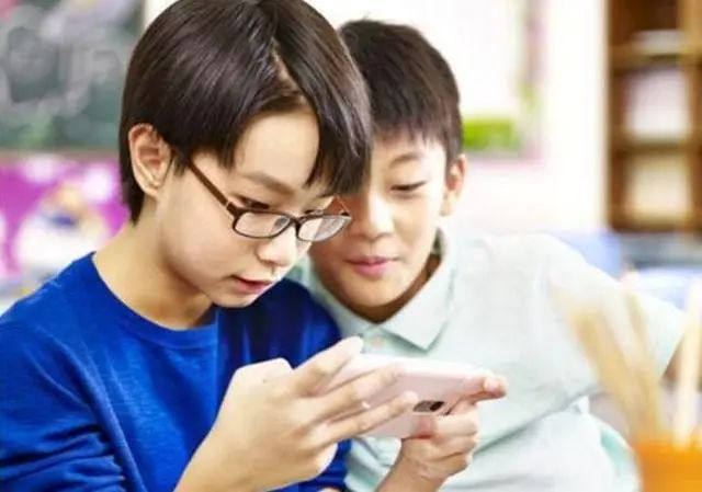 小孩打手机游戏危害_小孩避免打手机游戏用英语翻译_如何避免小孩用手机打游戏