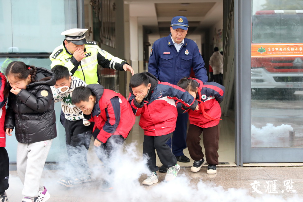 手机车辆模拟器游戏怎么玩_汽车模拟器可下车_车载模拟器游戏