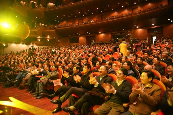 搞笑舞台表演节目_搞笑节目表演_节目搞笑表演有哪些