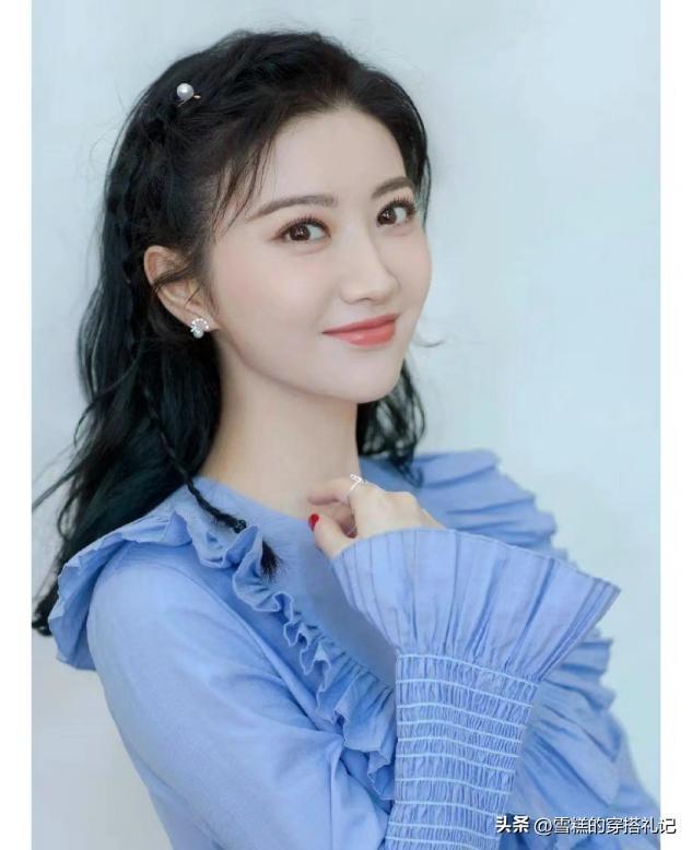 女孩子玩手机游戏_女生打游戏手机_女生玩对方的手机游戏