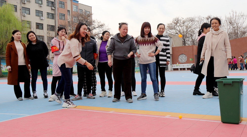 陪伴孩子玩什么手机游戏好_陪伴孩子玩游戏的好处_陪伴玩手机好游戏孩子怎么办