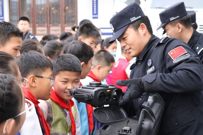 手机游戏推荐_手机游戏机推荐排名_手机borderofficer游戏