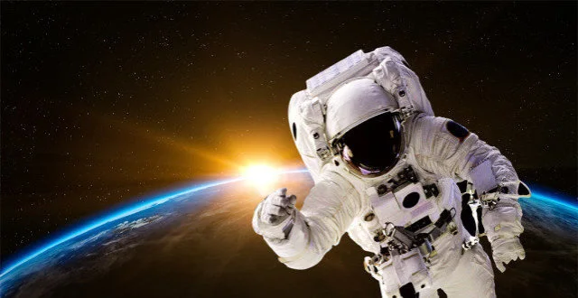 波兰不能上太空_波兰球波兰可以上太空_波兰人上太空
