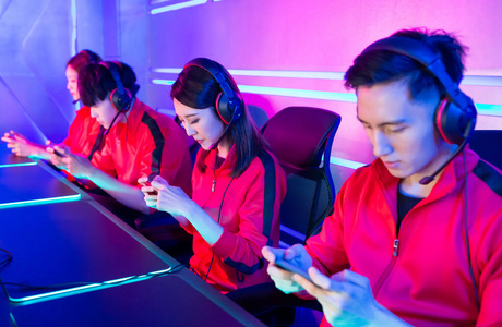 女人喜欢用手机玩游戏吗_女生用游戏手机_喜欢玩手游的女生送什么礼物