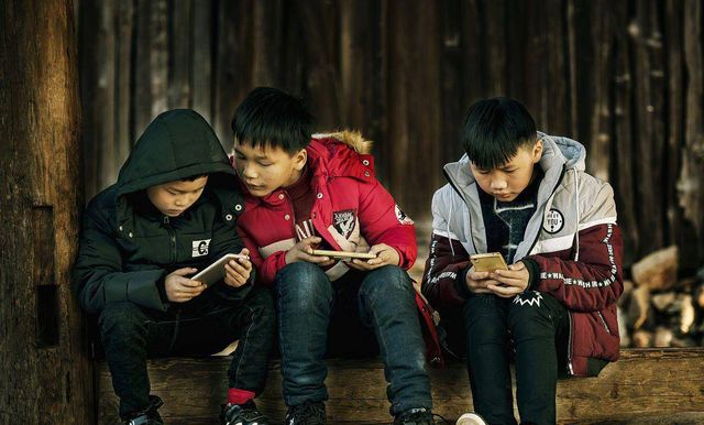 打手机游戏对孩子的影响_打手机游戏手出汗怎么解决_手机打游戏如何