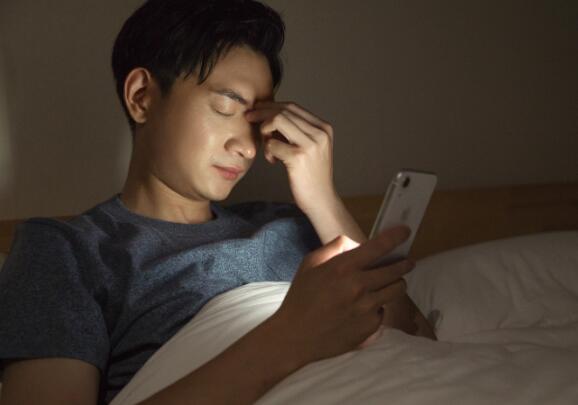 如何在手机上玩游戏看视频_看视频打游戏_玩游戏看视频手机发热怎么办