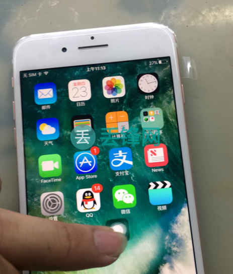 苹果手机玩游戏总是上滑_iphone打游戏滑出_玩游戏苹果手机老是滑出去